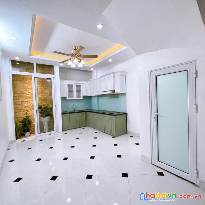 Bán nhà cầu giấy-2 thoáng-gần phố-vài bước ra phố-chỉ 3tỷ