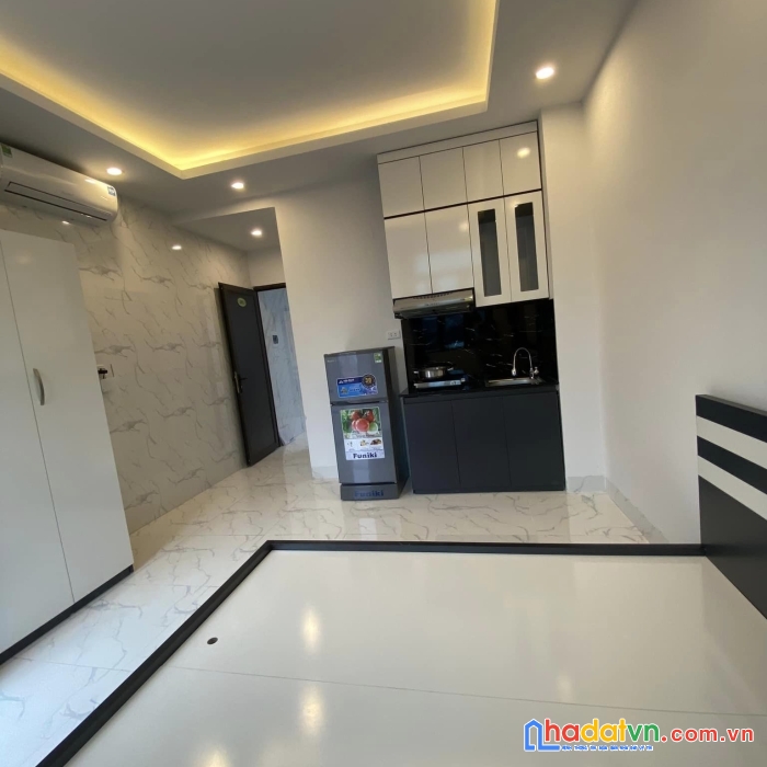 Bán tòa  dịch vụ cho thuê cao cấp cầu giấy - trung kính - 5 tầng - 9 phòng - dòng tiền 540tr/ năm.