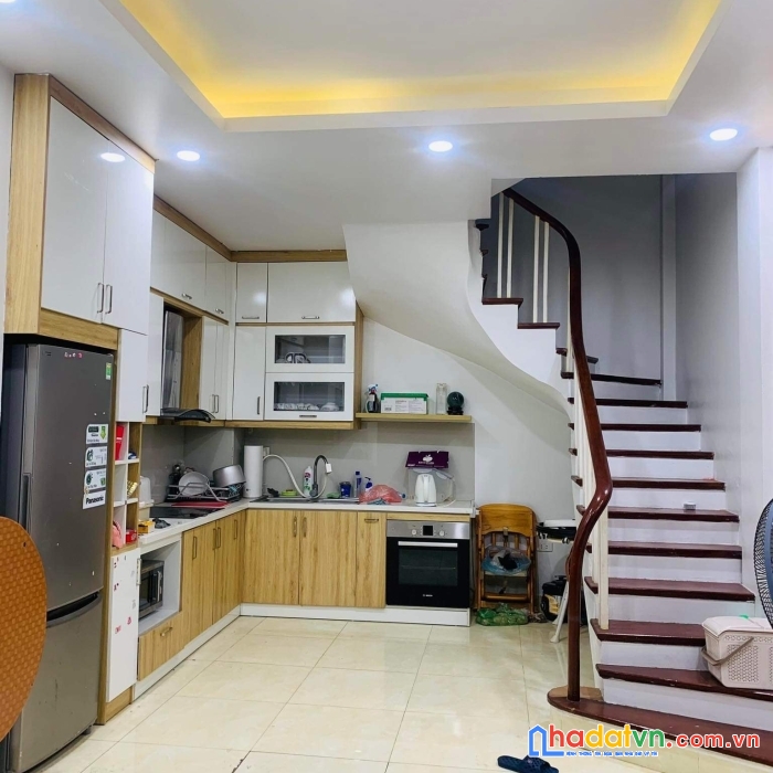 Bán nhà phố đội cấn, 4 tầng dân xây, gần lăng bác, 33m2, 3.5 tỷ ( có thương lượng )