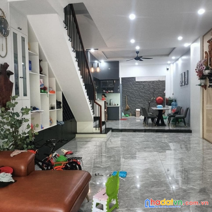 Cực hót! nhà siêu to cầu xéo p tân qúy ,tânphú. dt: 5x20m (100m2) ,4 tầng        ( 3pn) chỉ 10 tỷ.