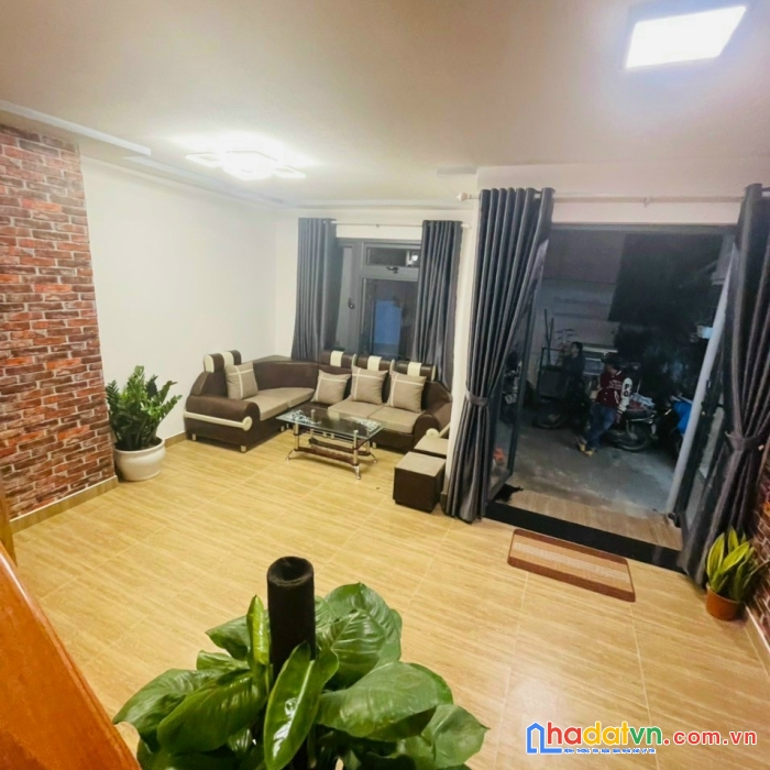 Cần bán nhanh căn nhà mới xây trên đường nguyễn công trứ, phường 8, tp. đà lạt, giá 3,5 tỷ