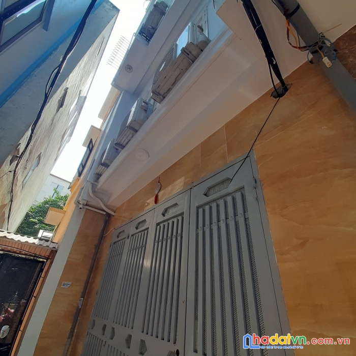 Bán tòa căn hộ dịc vụ ccmn cầu giấy - có thang máy - 8 tầng - 40 phòng - doanh thu gần 80tr/ tháng.