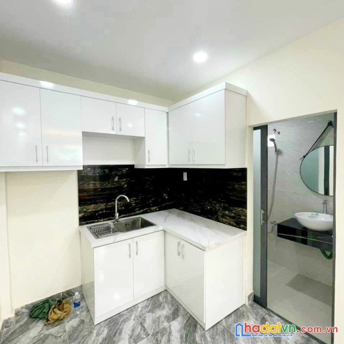 Bán nhà nhỏ, đẹp, giá ngon dọn vào ở ngay trần xuân soạn, quận 7
