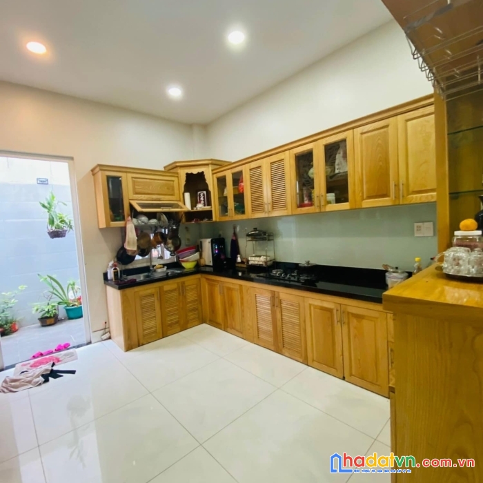 Nguyễn qúy anh,tân sơn nhì. 3 tầng,80m2, ngang 5,4m, hẻm xe hơi.