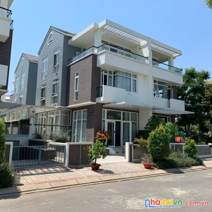 Biệt thự đơn lập - kdc tân quy đông - view công viên ven sông - chỉnh nhỉnh 200 triệu/m2