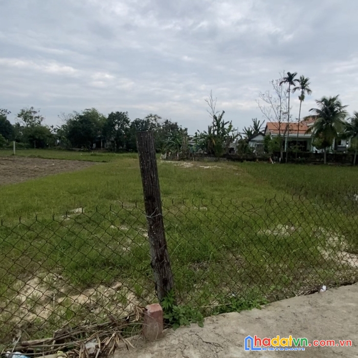 Chính chủ bán đất tại xã hoà tiến - 950 triệu - 200m2 - nở hậu - đường oto 6m -