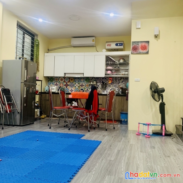 Nhà đẹp ở ngay đón tết rộn rang phố tôn đức thắng 5 tầng mt 3m  30m chỉ 2.7 tỷ.