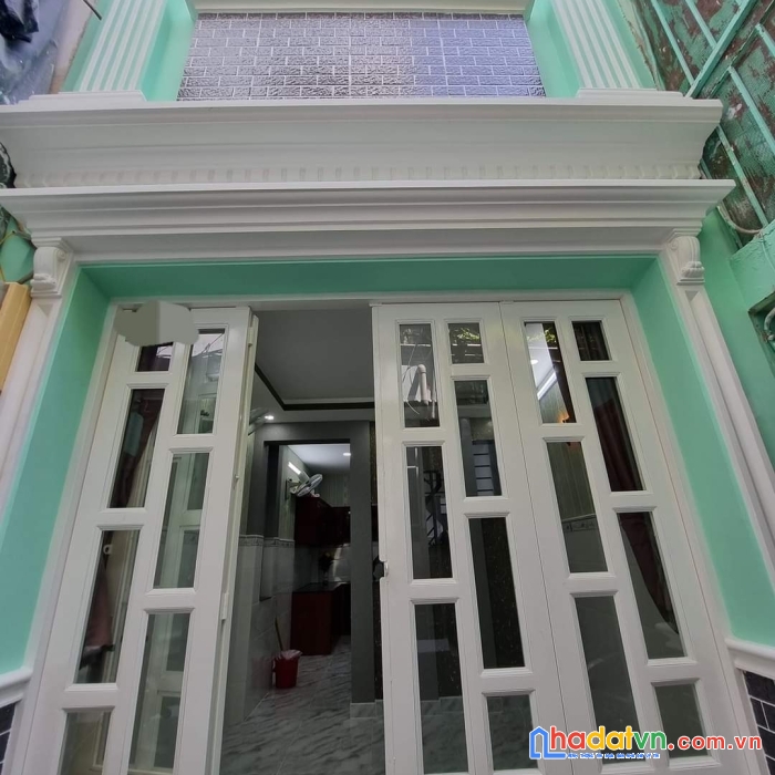 #bán nhà mới hẻm xe hơi đoàn văn bơ q4  
ngang 3,05 x 7,5 m - 2 tấm 2 pn 2 wc có 2 tỷ..
