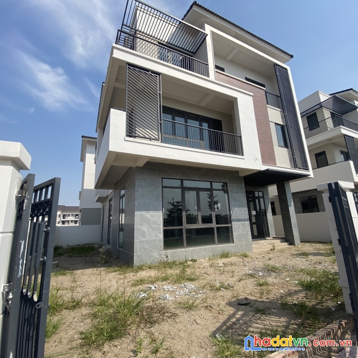 Siêu hiếm căn biệt thự đơn lập 300m2x3t view công viên hồ điều hòa cạnh khu công nghệ cao