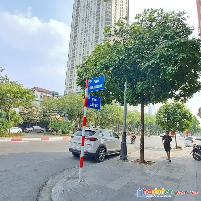 Mặt phố trân đăng ninh, p/lô vỉa hè kinh doanh sầm uất, 40mx4t giá 8 tỷ: 0902083139