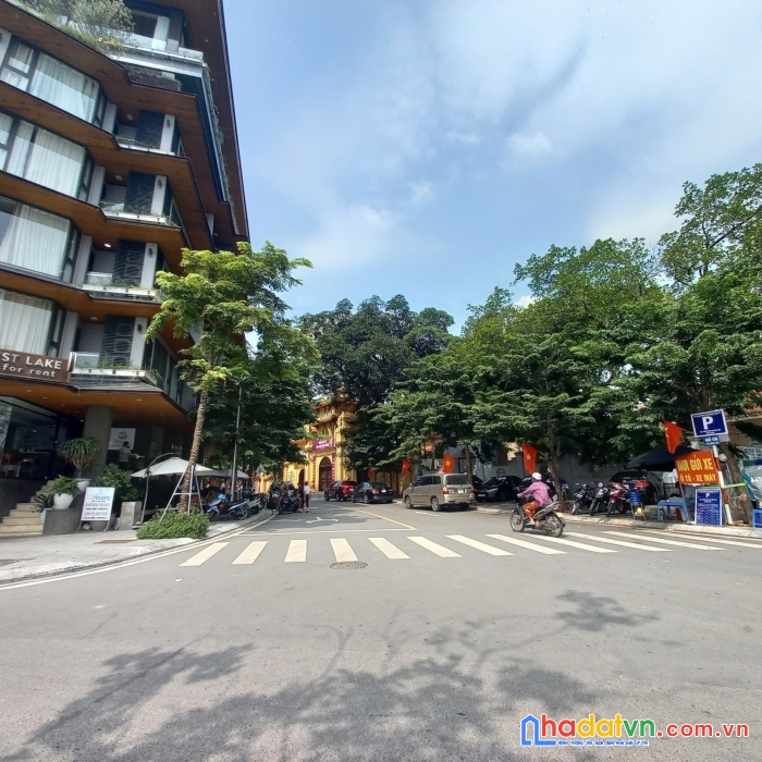 Siêu rẻ 270tr/1m bán đất tặng nhà c4 phố trích sài quận tây hồ với dt 110m mặt tiền 7,5m.