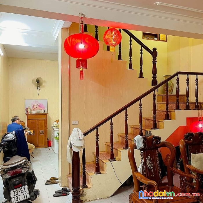 Bán nhà tập thể học viện ngân hàng  tầng 1 ngõ rộng 4m - dt 100 m2  2 tầng