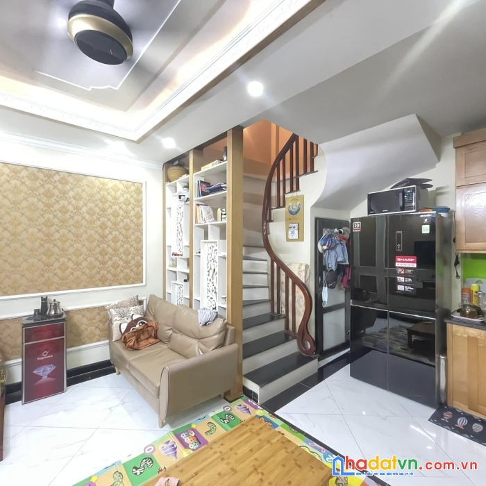 Nhà ngõ 169 hoàng mai 42m2 - 5 tầng - ô tô 5 tạ đỗ cổng - giá nhích 3 tỷ