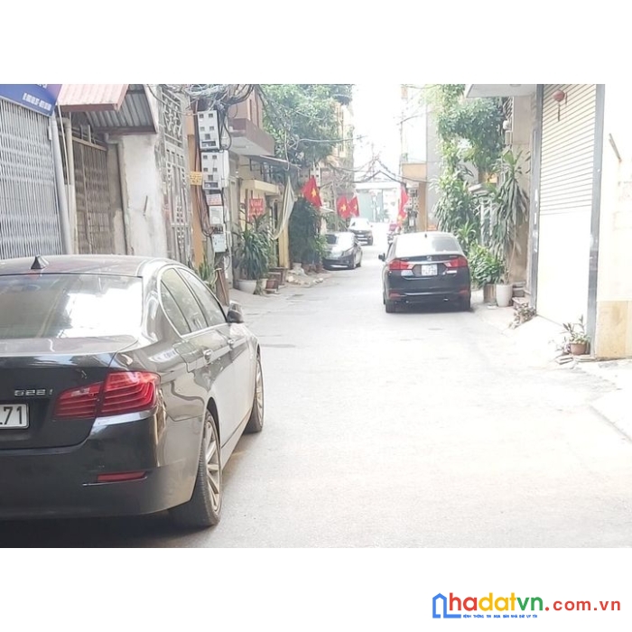 Xuân la,tây_hồ, sát lạc long quân
cực hiếm, 68m đất, cách ô tô 20m, khu phân lô quân đội