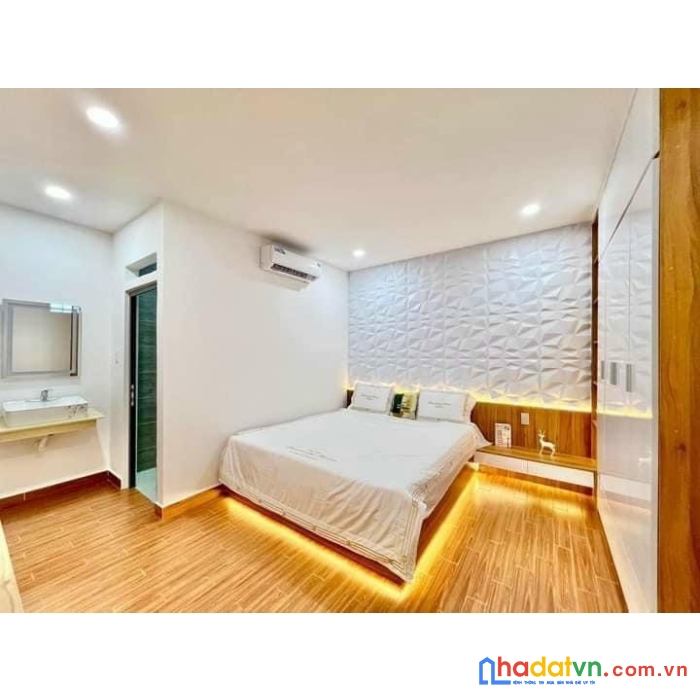 Bán nhà đường lạc long quân, 70m2, 4.5 x 16, 8pn, 8wc, nhỉnh 6 tỷ