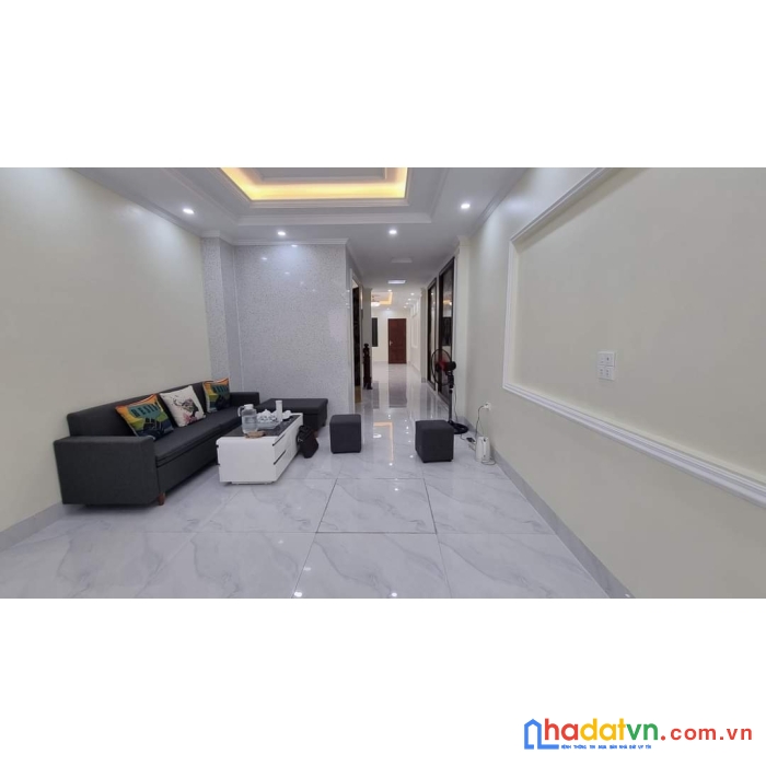 Hoàng tăng bí,mặt ngõ - ô tô 7 chỗ - ngõ thông có thể kinh doanh nhỏ - diện tích rộng .79m nhỉnh 5