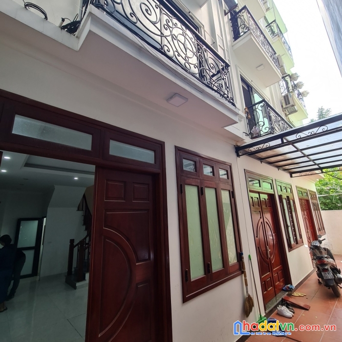 Chỉ 3.x tỉ nhà 5 tầng đẹp lung linh.gần kđt thạch bàn,gần aeon,nhiều tiện ích.