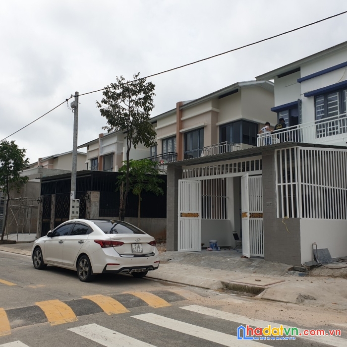 Mình cần cho thuê nhà mới 100%, ở oasis city, mỹ phước, bến cát, bình dương.
