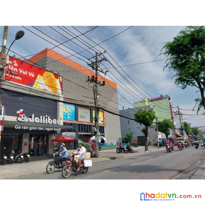 Bán nhà mặt tiền kế bên galaxy nguyễn văn quá, 5 x 18 m