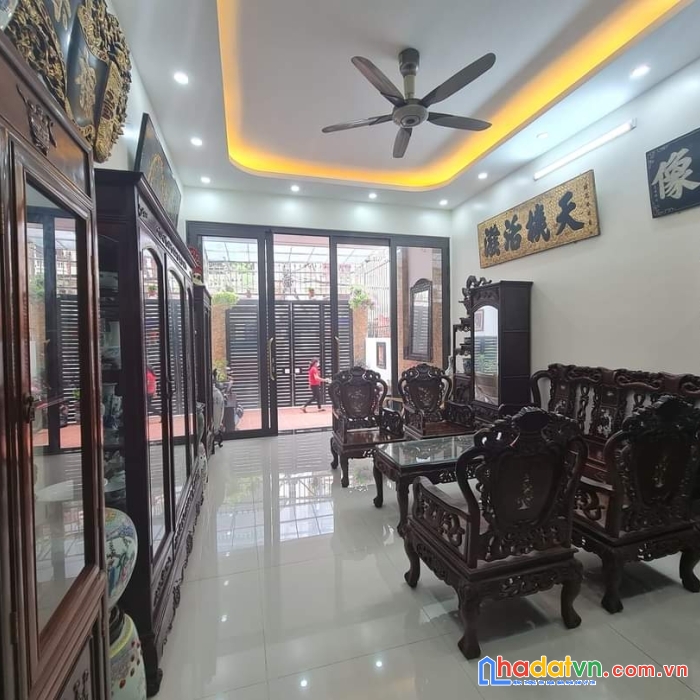 Bán nhà trần quốc hoàn, phân lô, 2 thoáng, vỉa hè, gara 7 chỗ, ô tô tránh, kinh doanh, tặng nội