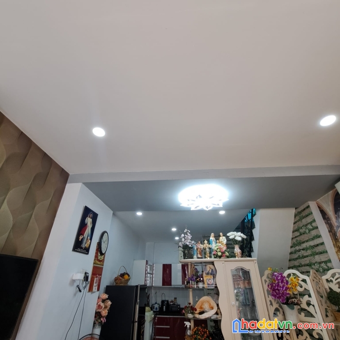 Bán nhà chính chủ trang bìa-xe hơi quay đầu-nhà mới vào ở ngay