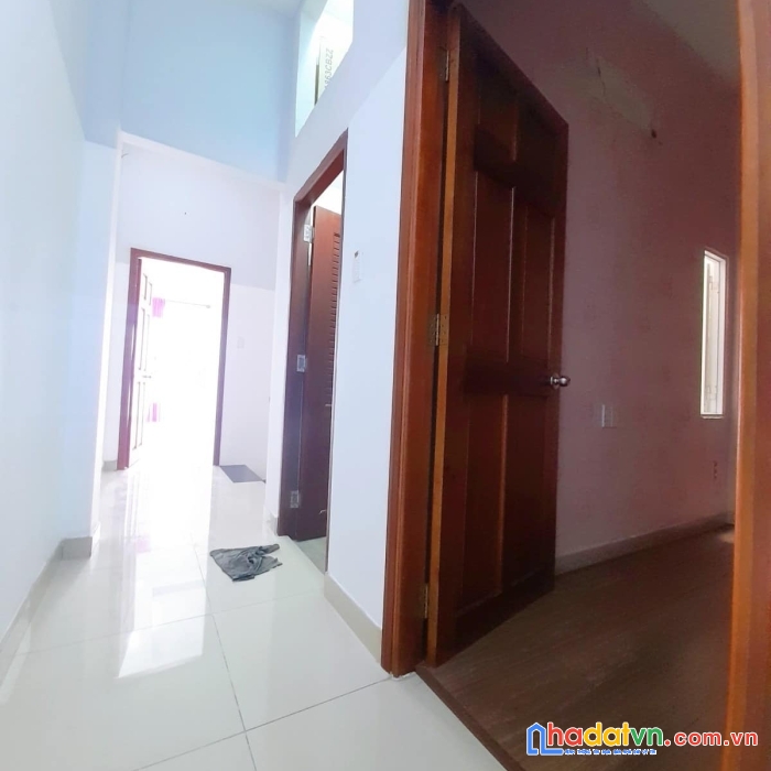 Lê văn quới 4 tầng ,hẻm xe tải thông, ngộp banh giảm 600tr, cần bán gấp.