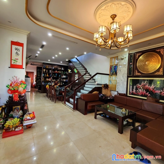 Bán nhà lâm hạ, bồ đề, long biên 86 m2 * 5 tầng * 13 tỷ 1 phân lô, đường to, ô tô tránh