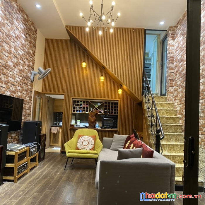 .nhà huỳnh thúc kháng, 50m ra mt, kiệt thẳng 2.5m, 30m2, 3 tầng, còn mới