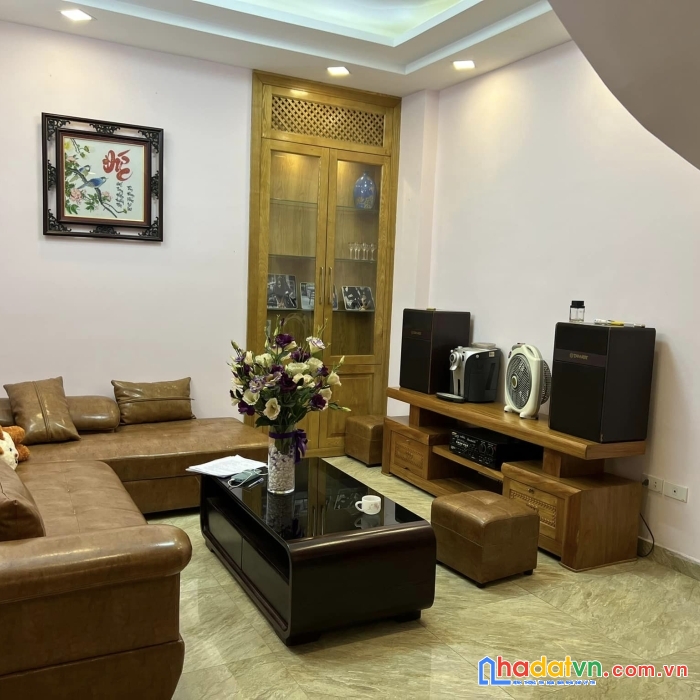 Bán nhà ở hoàng quốc việt, phân lô đẹp ô tô vào nhà 38m2, 6 tầng, giá 7.6 tỷ