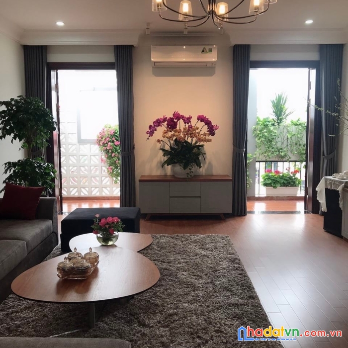 Bán chung cư hào nam  đông đa 2 ngủ dt 52m2 tầng 6 mt 5 m giá 1 tỷ 400 lh huyền 77 nhà đẹp