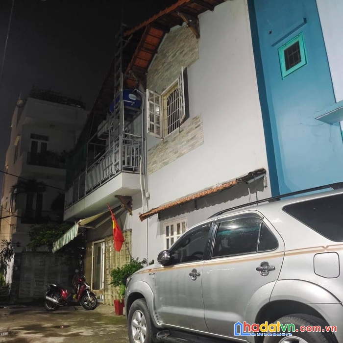 Bán nhà lô góc đường dương đức hiền, 2 tầng, hẻm xe hơi, 61m2 chỉ 7.7 tỷ, sát đại học công nghiệp
