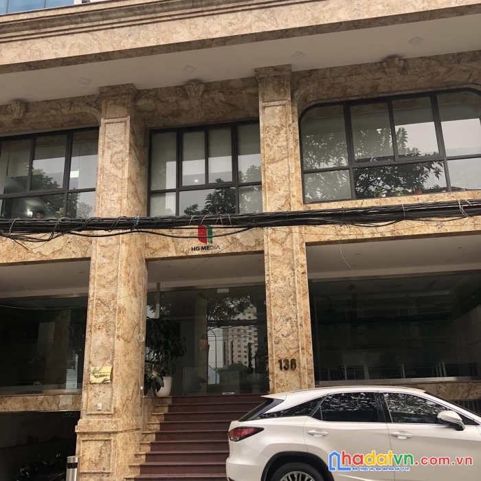 Bán tòa nhà văn phòng mặt phố quận cầu giấy. dòng tiền ổn định. dt 225m2. giá 142 tỷ
