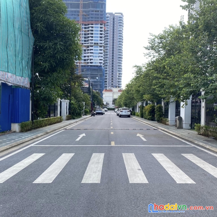 Bán biệt thự ngoại giao đoàn - tây hồ. dt 260m2. lô góc 32m mặt tiền. giá 110 tỷ