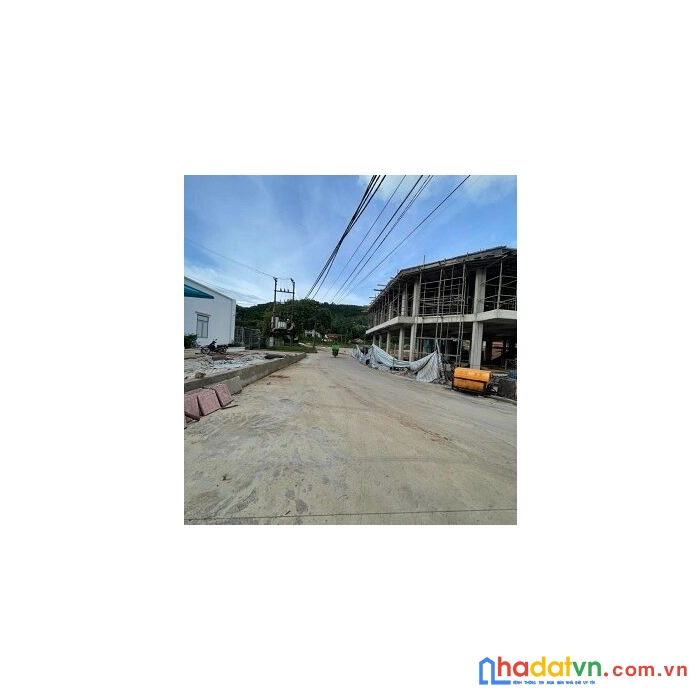 Cần bán cắt lỗ ô đất lô góc vườn hoa, mặt tiền 5,4m đối diện bệnh viện sản nhi và lão khoa quảng