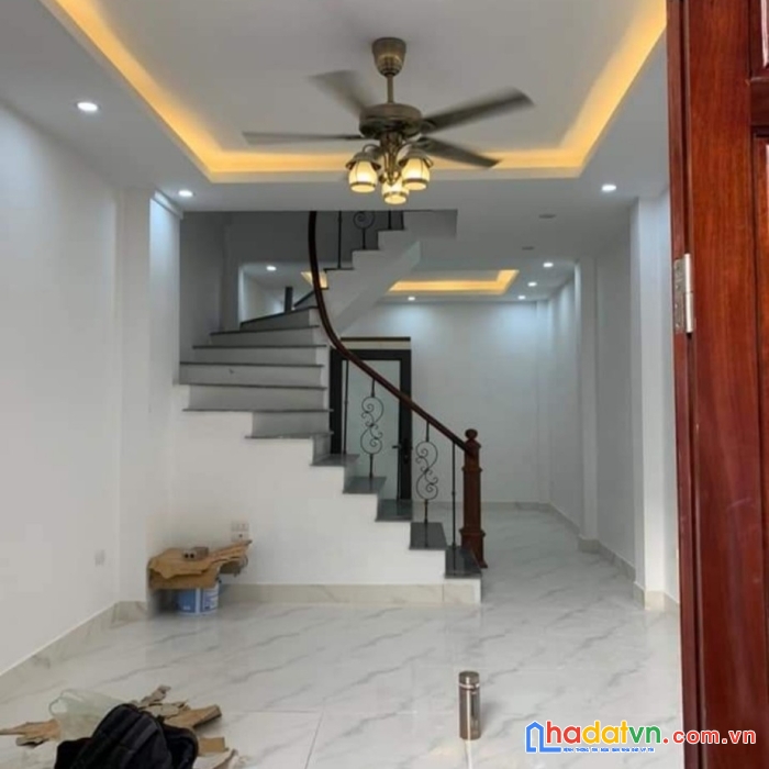 Bán nhà giáp bát, ở ngay là có thật, 47 m2, 5 tầng, mt 5 m, nhỉnh 4 tỷ (hiếm)