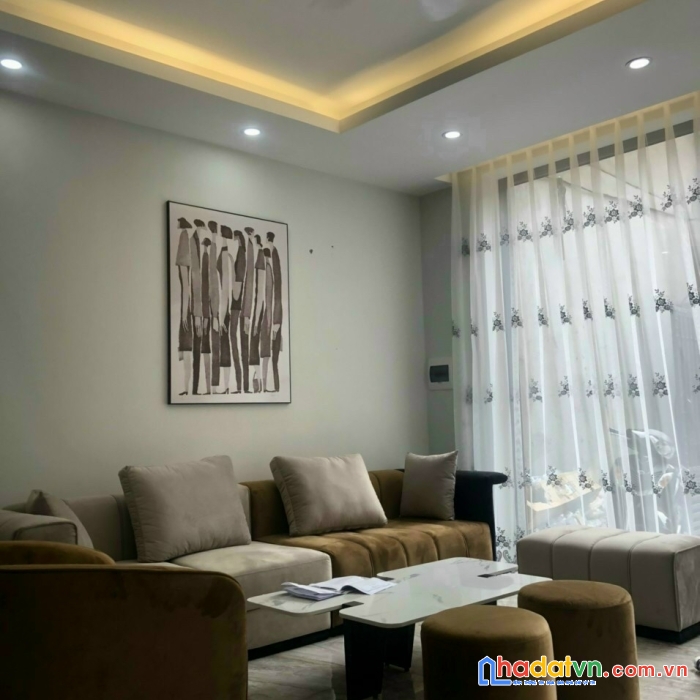 Cần bán nhà 50m xây 4 tầng, 3 bước chân ra ô tô tránh, ngay hồ sài đồng, long biên chỉ 5.35  tỷ