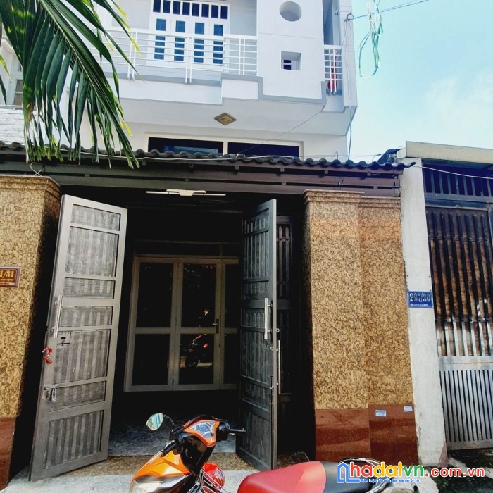 Nhà shr cách dương thị mười 100m dt 5,1x13m trệt, lửng, lầu, sân thượng. hẻm thông nhựa xe tải