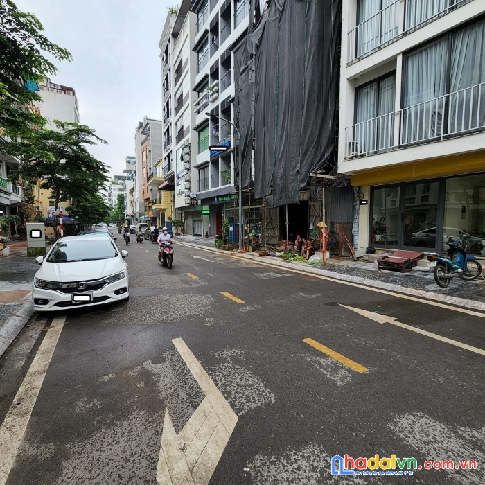 Bán nhà tư đình long biên 91 m2 * 5 tầng * 11 tỷ 5 mặt đường ô tô tránh mở vp kinh doanh