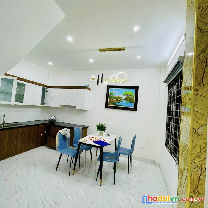 Bán nhà lạc trung: 45m2, 5 tầng, 4 ngủ, vài bước ra phố. nhỉnh 4 tỷ