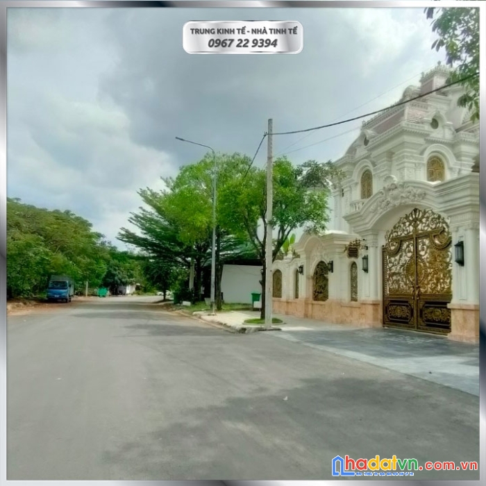 (hot) em tài gửi đất khu biệt thự vip q12, 300m2, 10 x 30, chỉ 30tr/m2, sát gò vấp, 0967229394