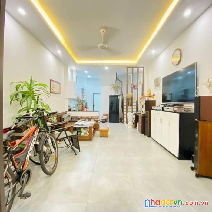 Bán nhà hoàng quốc việt-35m2-cách mặt phố chỉ 30m- ô tô 7 chỗ đỗ ngày đêm-5 tầng nhỉnh 3