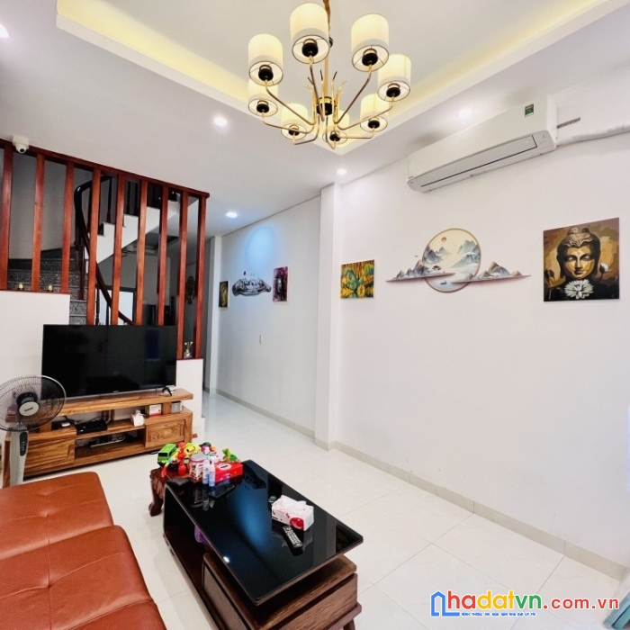 Chính chủ bán nhà lâm du, nhà xinh 5 tầng, 2 thoáng, cửa cuốn, gần phố, hồ điều hòa, tiện ích