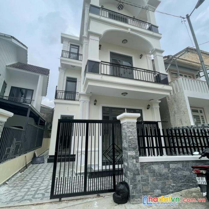 Nhà ôtô sổ riêng xd 112m2 (8.6x12m) 4 phòng ngủ 5 tolet