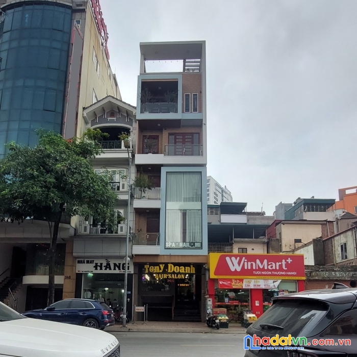 Mặt phố gia thuợng, đường 40m, nhà đẹp, thang máy, vỉa hè đá bóng, kinh doanh, văn phòng.