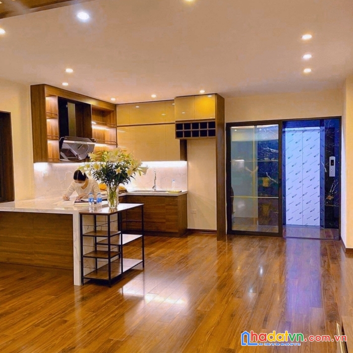 Bán nhà phố gia thụy,lô góc 6 tầng thang máy,ôtô đỗ ngày đêm hơn 12tỷ