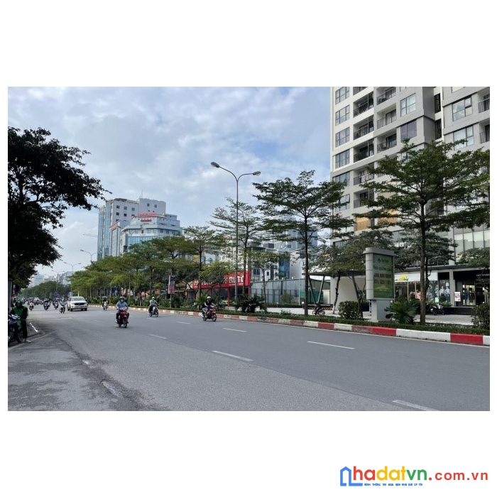 Bán tòa nhà mặt phố trần thái tông, q. cầu giấy, vỉa hè to, mặt tiền rộng. dt: 130m2. giá: 63 tỷ