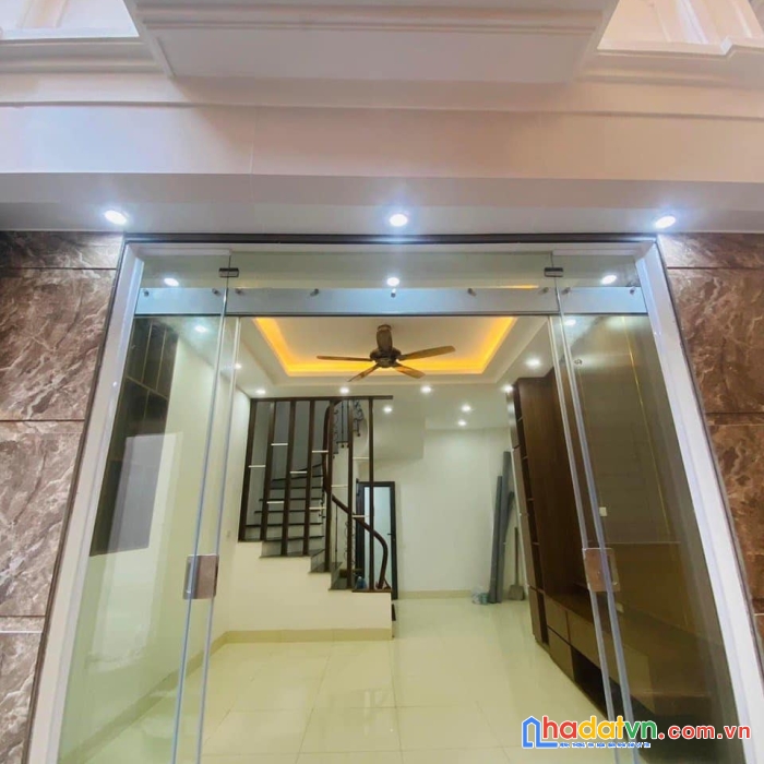 
vỡ nợ, bán gấp - chính giữa hai bà trưng - 10m đường oto chạy - ngõ thông 4 phía - 37m - chỉ 4.7 tỉ
