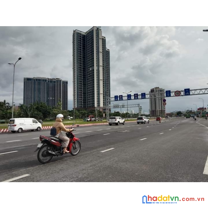 Quận 7 nhà mặt tiền huỳnh tấn phát 
dt : 5,2 x 21m 
giá nhỉnh : 22tỷ
lh 0933902532