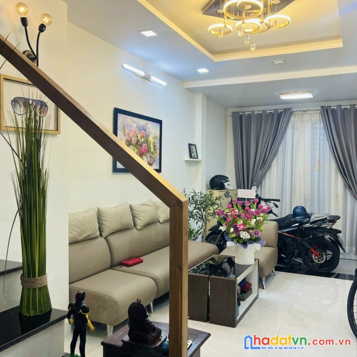 Nhà lạc long quân, p.8, tân bình, 3 tầng, 35m2 chỉ 4…ty