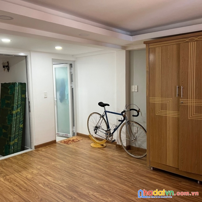 Bán nhà hxh lê văn sỹ q3 33m2 ngang 4.5m nở hậu 4 tầng tặng nội thất còn 7 tỷ 2